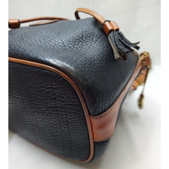 Dooney & Bourke Black Pebbled Leather Drawstring Buckle Shoulder Bag - Vintage - Picture 14 of 14